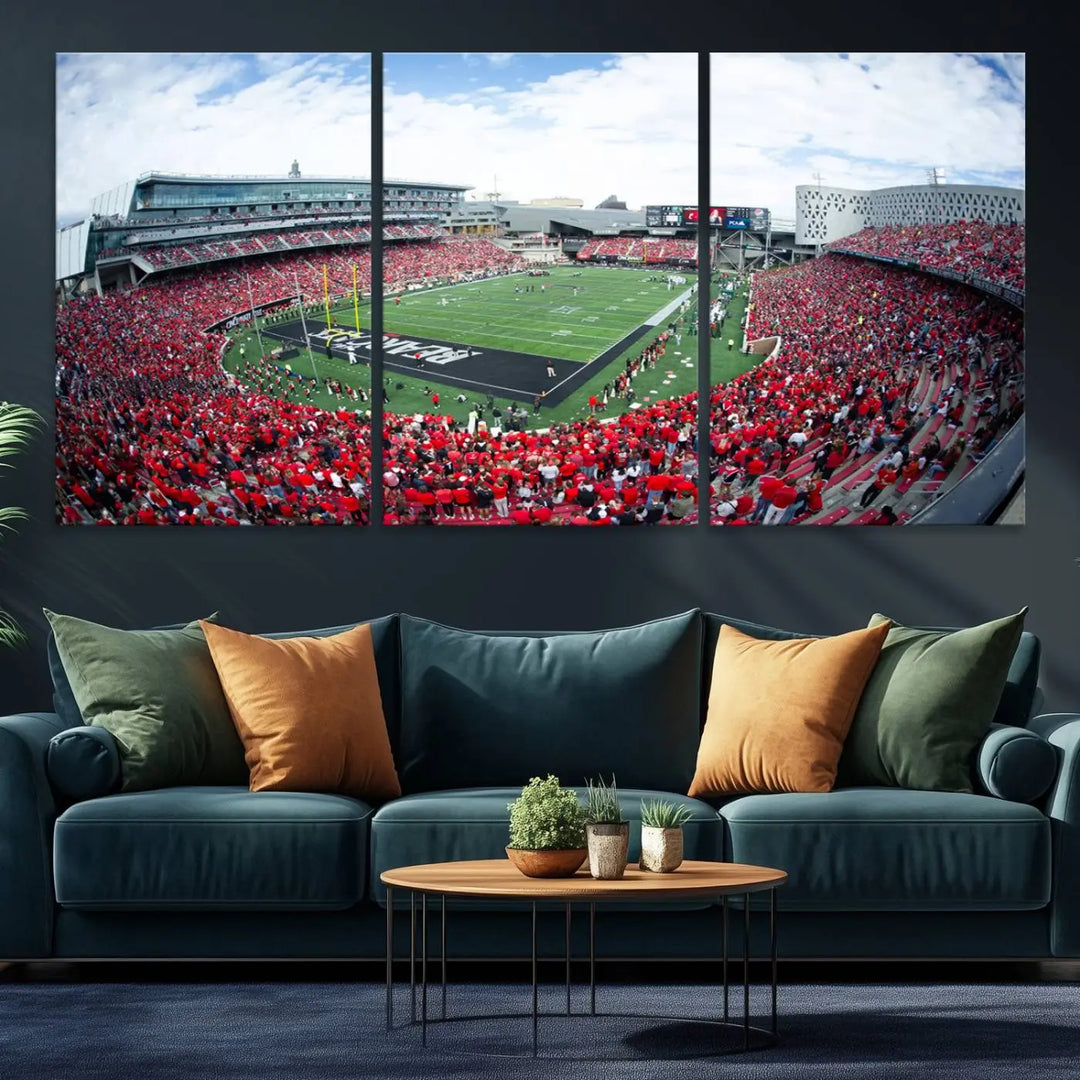 Cincinnati Bearcats Football Team Print - Nippert Stadium Wall Art Canvas Print