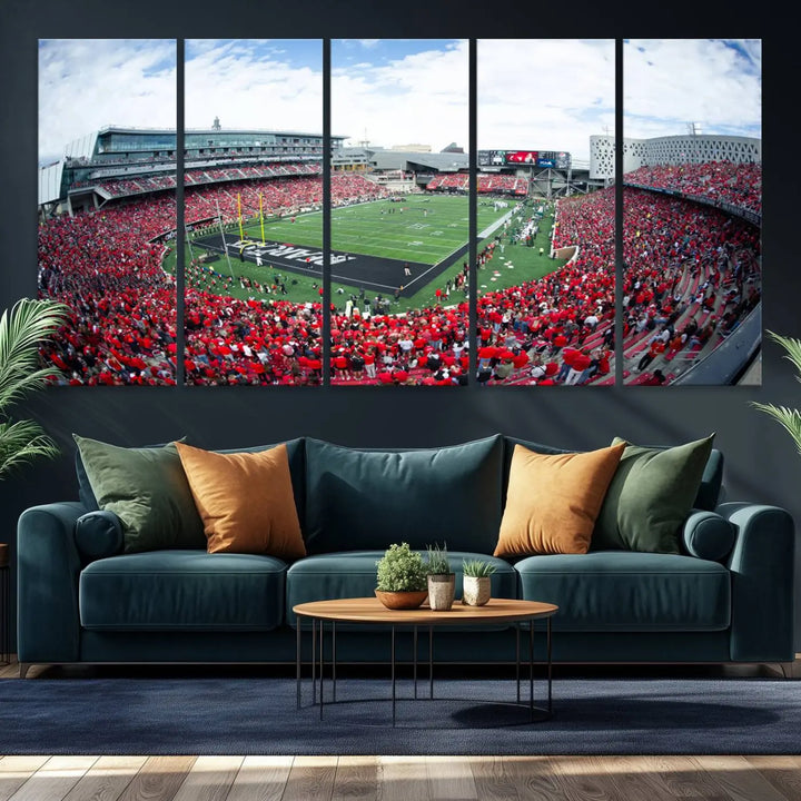 Cincinnati Bearcats Football Team Print - Nippert Stadium Wall Art Canvas Print